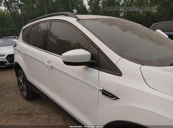 1FMCU0GD9HUF04430 2017 FORD ESCAPE White Вид задньої частини салону