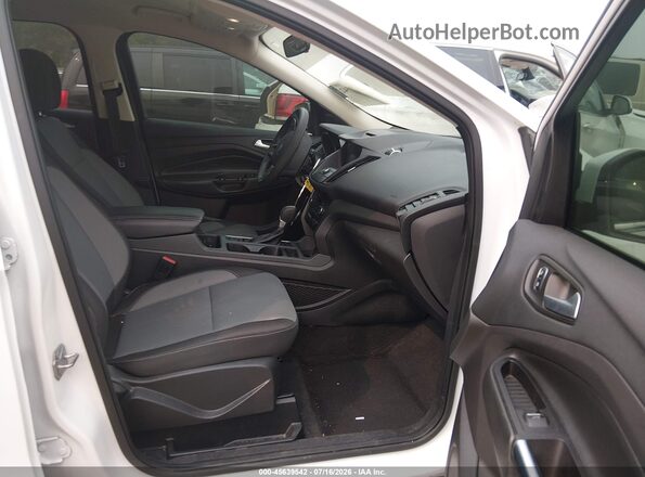 1FMCU0GD9HUF04430 2017 FORD ESCAPE White Вид салону спереду