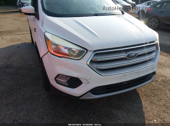 1FMCU0GD9JUB15549 2018 FORD ESCAPE White Widok z przodu