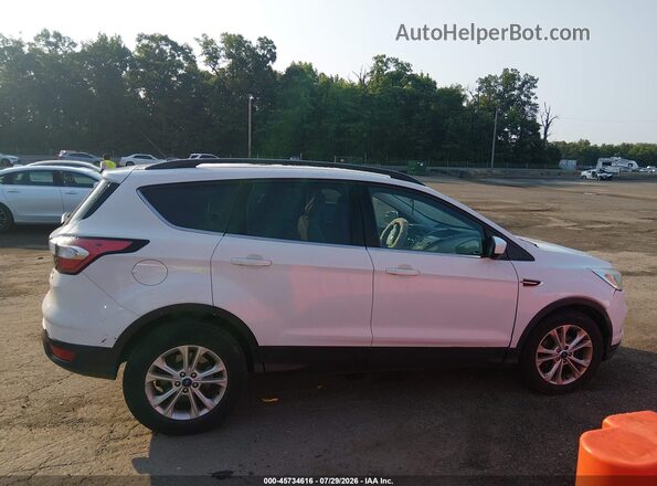 1FMCU0GD9JUB15549 2018 FORD ESCAPE White Widok wnętrza z tyłu