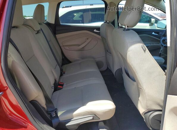 1FMCU0GD9KUC09819 2019 FORD ESCAPE Red Widok tylnych siedzeń