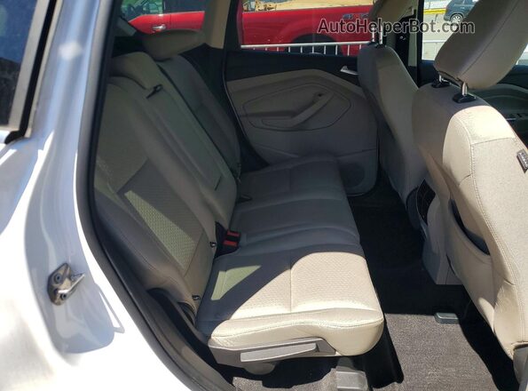 1FMCU0GD9KUC34204 2019 FORD ESCAPE White Widok wnętrza z tyłu