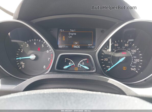 1FMCU0GDXHUA69448 2017 FORD ESCAPE White Vista de los asientos traseros