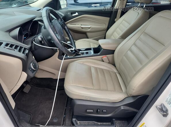 1FMCU0GDXHUB74247 2017 FORD ESCAPE White Front interior view