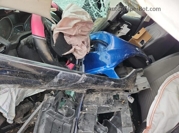 1FMCU0GDXHUB96717 2017 FORD ESCAPE Blue Widok wnętrza z przodu