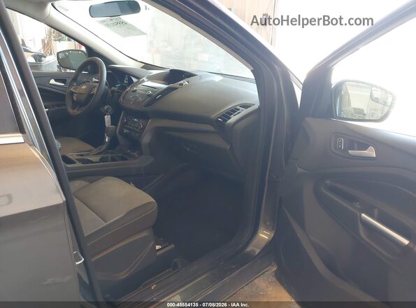 1FMCU0GDXHUD37396 2017 FORD ESCAPE Gray Widok wnętrza z przodu