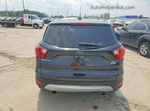 1FMCU0GDXKUB99771 2019 FORD ESCAPE Черный Вид сзади