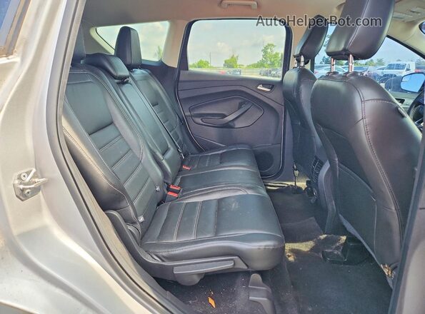 1FMCU0HD2JUA07255 2018 FORD ESCAPE Silver Vista interior trasera
