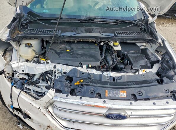1FMCU0HD2JUB59214 2018 FORD ESCAPE White Vista del compartimento del motor