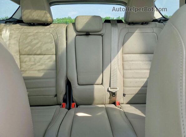 1FMCU0HD2JUB59214 2018 FORD ESCAPE White Vista de los asientos traseros