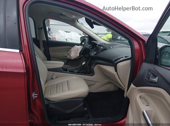 1FMCU0HD2JUD33833 2018 FORD ESCAPE Красный Вид салона спереди