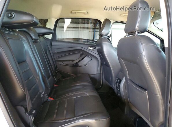1FMCU0HD4JUB40924 2018 FORD ESCAPE White Widok wnętrza z tyłu