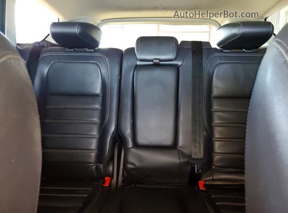 1FMCU0HD4JUB40924 2018 FORD ESCAPE White Widok tylnych siedzeń