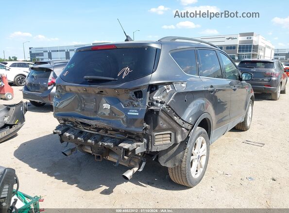 1FMCU0HD4JUC56446 2018 FORD ESCAPE Серый Задняя правая четверть