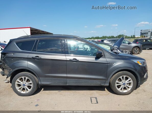 1FMCU0HD4JUC56446 2018 FORD ESCAPE Серый Вид задней части салона
