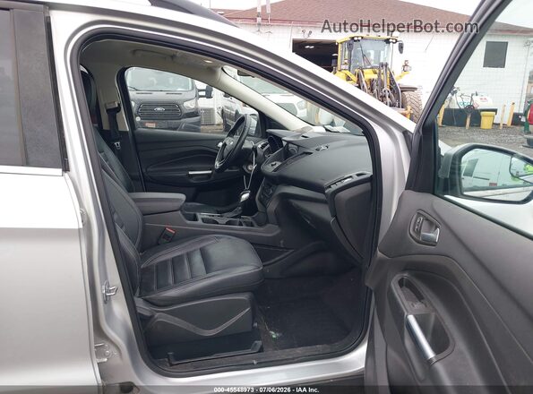 1FMCU0HD5JUC56486 2018 FORD ESCAPE Silver Vista interior delantera