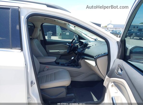 1FMCU0HD6JUB72645 2018 FORD ESCAPE White Widok wnętrza z przodu