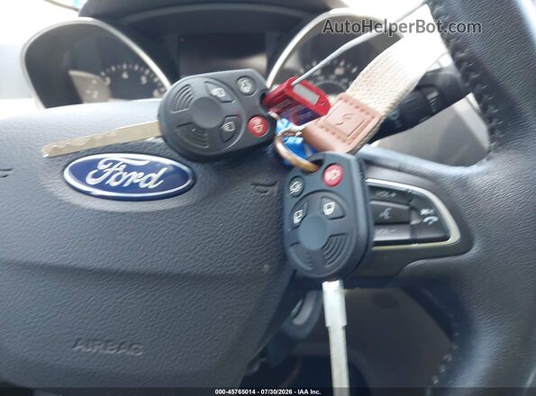 1FMCU0HD6JUB72645 2018 FORD ESCAPE White Widok deski rozdzielczej