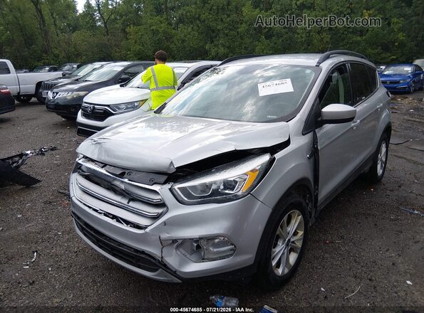 1FMCU0HD6JUD01855 2018 FORD ESCAPE Silver Vista tres cuartos delantera izquierda