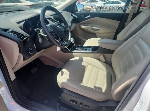 1FMCU0HD9JUD34381 2018 FORD ESCAPE White Front interior view