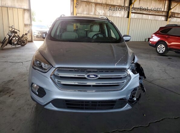 1FMCU0HDXKUB62413 2019 FORD ESCAPE Серебряный Вид спереди