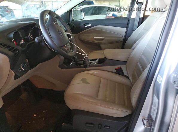 1FMCU0HDXKUB62413 2019 FORD ESCAPE Серебряный Вид салона спереди