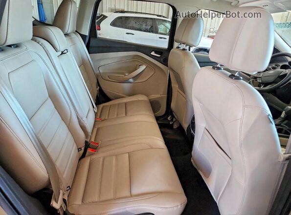 1FMCU0J90HUB01571 2017 FORD ESCAPE Tan უკანა სალონის ხედი