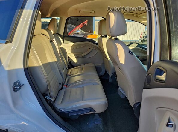 1FMCU0J90HUE97761 2017 FORD ESCAPE White Вид задньої частини салону