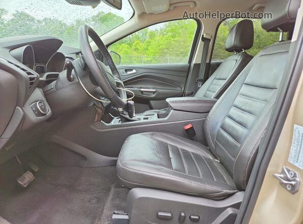 1FMCU0J91HUB07976 2017 FORD ESCAPE Beige Front interior view