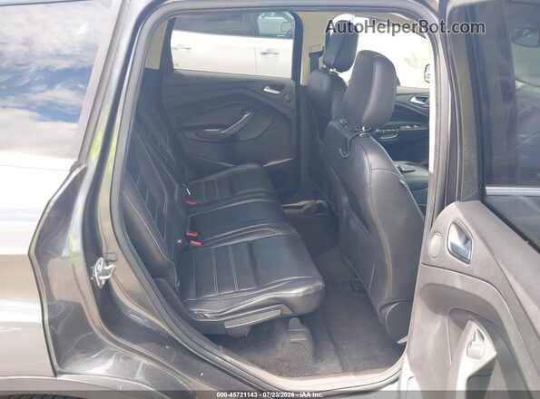 1FMCU0J91JUB28090 2018 FORD ESCAPE Gray Widok naklejki z numerem VIN
