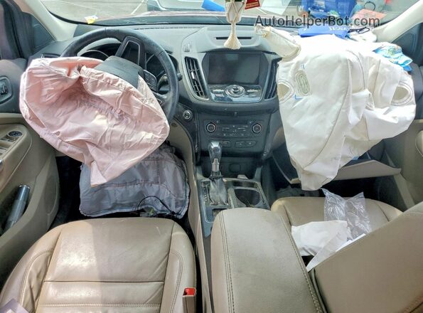 1FMCU0J94HUB00536 2017 FORD ESCAPE Красный Вид панели приборов