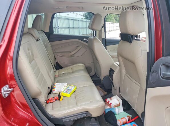 1FMCU0J94HUB00536 2017 FORD ESCAPE Красный Вид задней части салона
