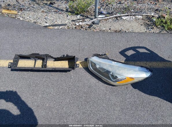 1FMCU0J94HUD81477 2017 FORD ESCAPE Gold Vista del salpicadero
