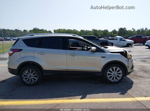 1FMCU0J94HUD81477 2017 FORD ESCAPE Gold Vista interior trasera