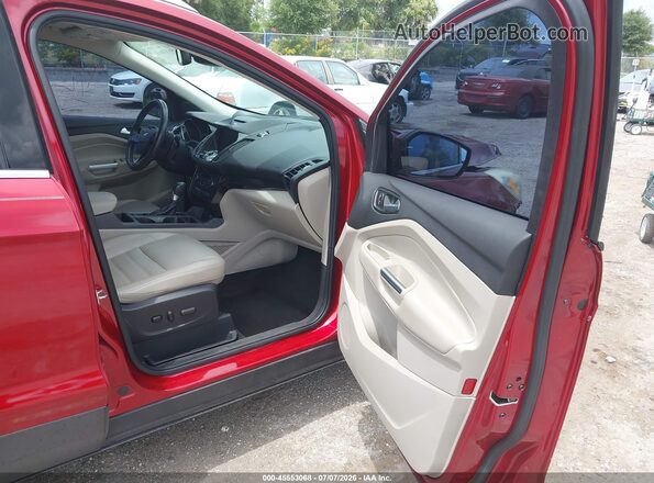 1FMCU0J94HUE01792 2017 FORD ESCAPE Бордовый Вид салона спереди
