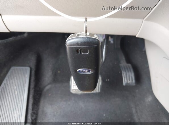 1FMCU0J94HUE01792 2017 FORD ESCAPE Бордовый Вид панели приборов
