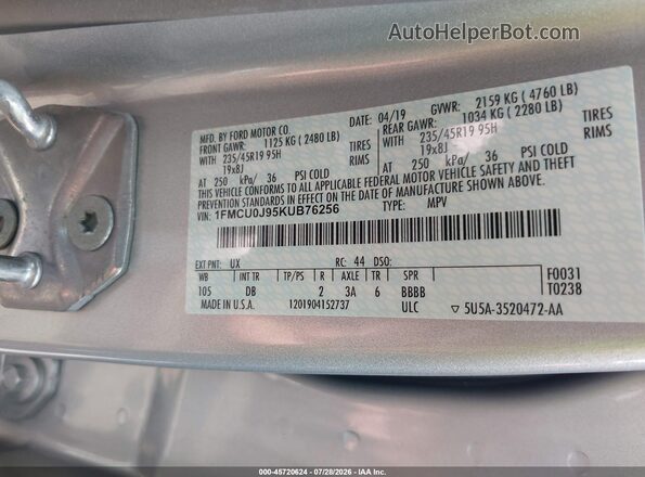 1FMCU0J95KUB76256 2019 FORD ESCAPE Silver ძრავის განყოფილების ხედი