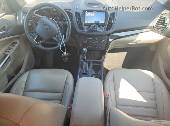 1FMCU0J96HUF07726 2017 FORD ESCAPE Maroon Widok deski rozdzielczej