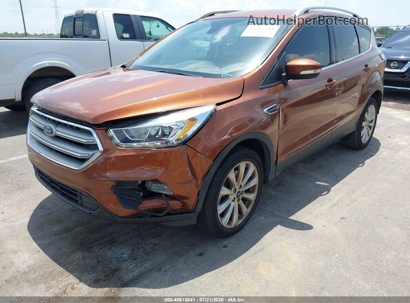 1FMCU0J97HUE42840 2017 FORD ESCAPE Orange Widok z przodu