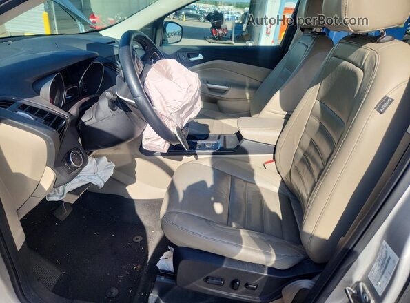 1FMCU0J98HUA65032 2017 FORD ESCAPE Silver Սալոնի դիմացի տեսք