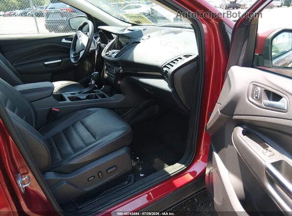 1FMCU0J98HUB81301 2017 FORD ESCAPE Красный Вид салона спереди