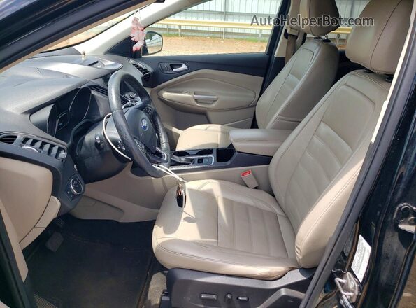 1FMCU0J99HUD90949 2017 FORD ESCAPE Черный Вид салона спереди