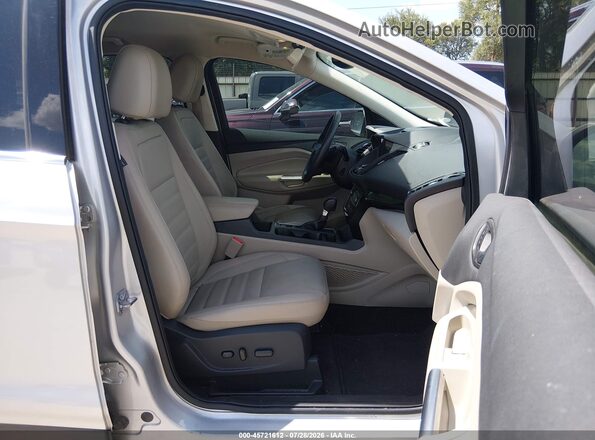 1FMCU0JD0HUC84488 2017 FORD ESCAPE Gray Widok wnętrza z przodu