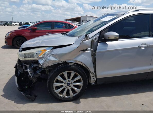1FMCU0JD0HUC84488 2017 FORD ESCAPE Gray Widok z przodu