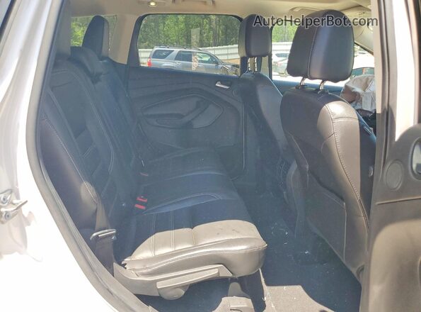 1FMCU0JD2HUA60025 2017 FORD ESCAPE White Вид задньої частини салону