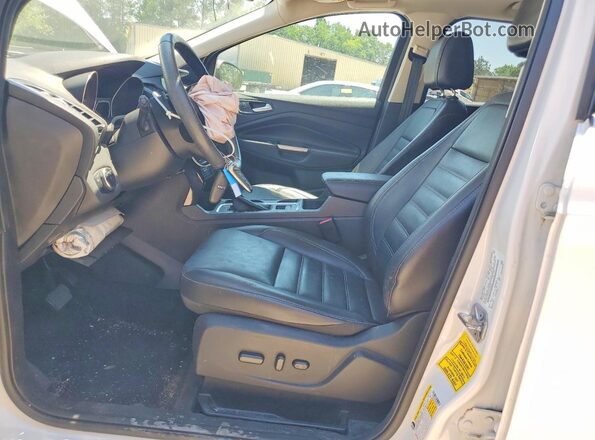 1FMCU0JD2HUA60025 2017 FORD ESCAPE White Вид салону спереду