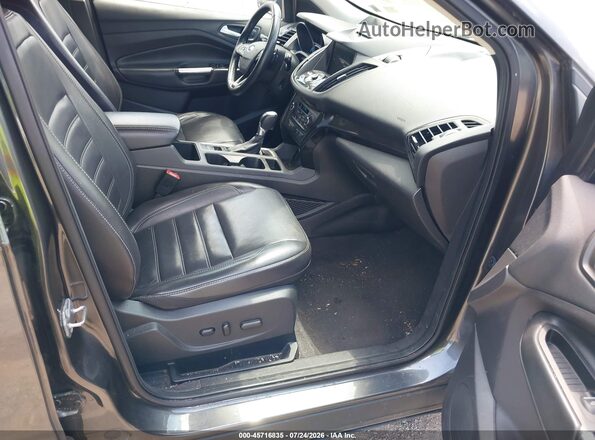 1FMCU0JD3HUD45381 2017 FORD ESCAPE Gray Front interior view