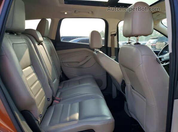 1FMCU0JD4HUD17850 2017 FORD ESCAPE Brown უკანა სალონის ხედი