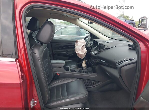 1FMCU0JD6HUE46432 2017 FORD ESCAPE Красный Вид салона спереди