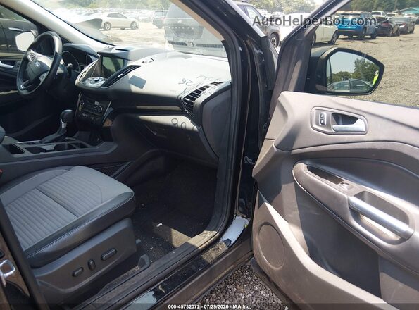 1FMCU0JD8HUA08771 2017 FORD ESCAPE Черный Вид салона спереди
